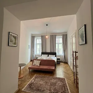 Centrally-located Authentic Appartement
