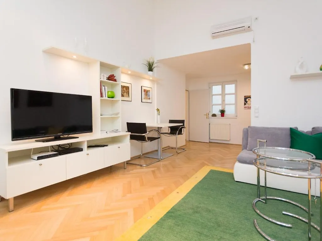 Vienna Apartment 1010 0*,