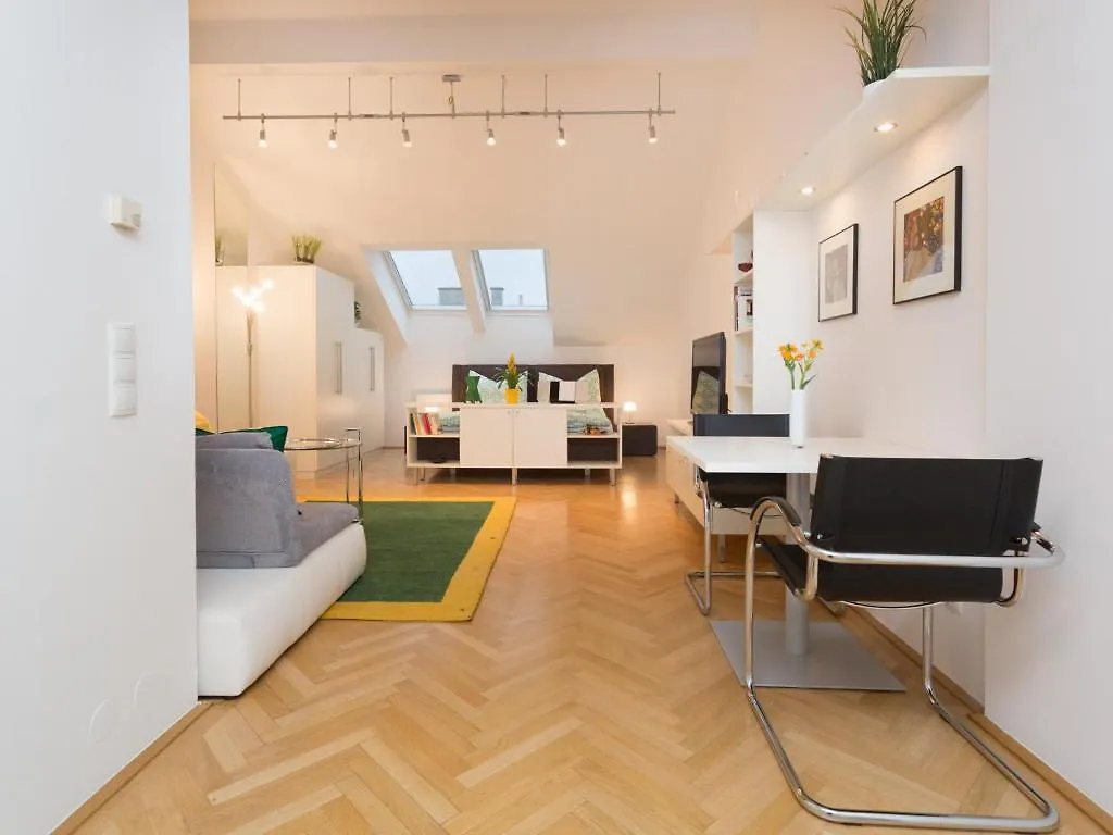 Vienna Apartment 1010 0*,